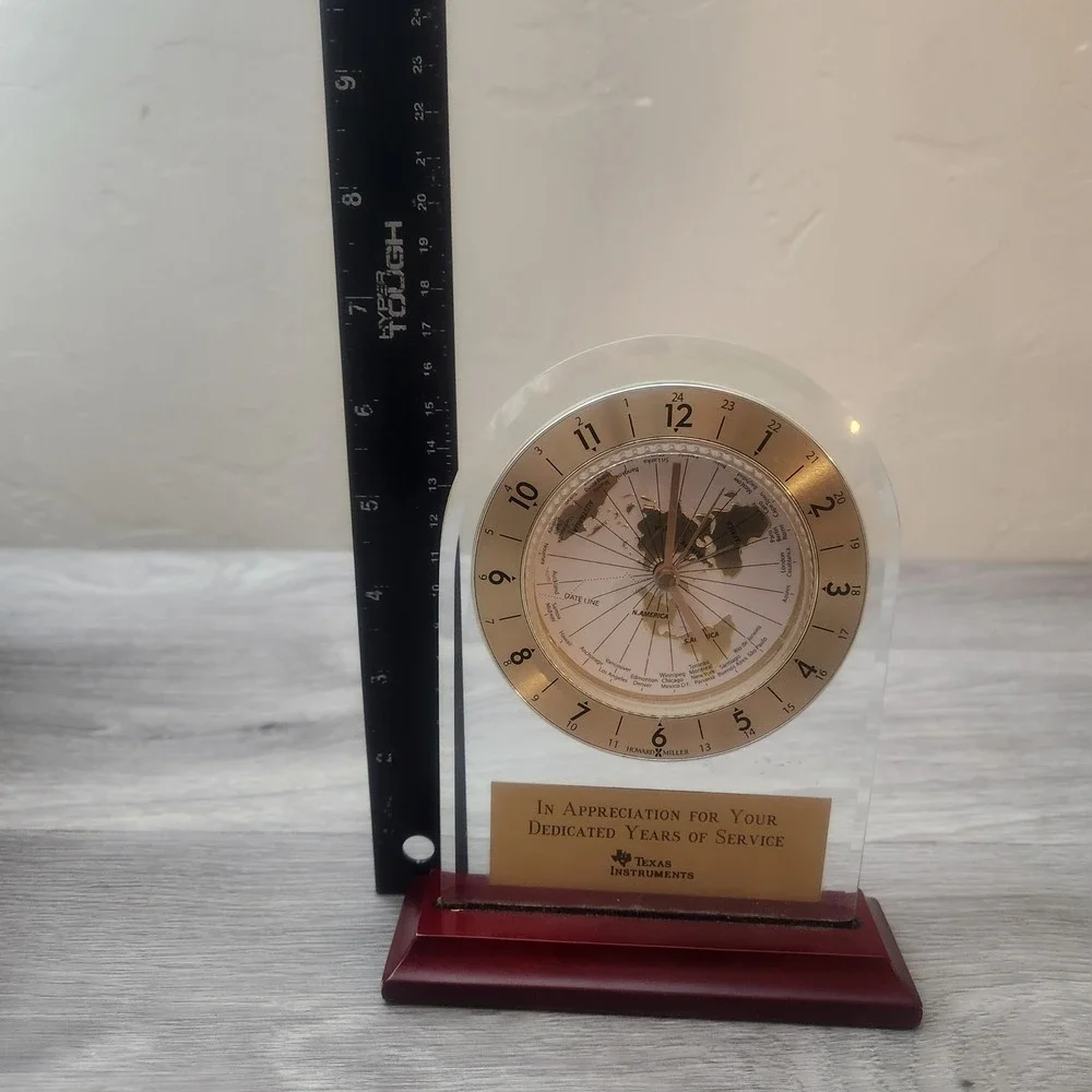 Howard Miller World Time Desk Clock Gold Map Texas Instruments‎ Award Mahogany
